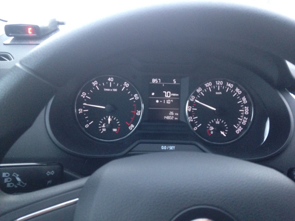 Сколько литров бак шкода. Skoda rapid бак литров. Заправка полный бак датчик бензина. Шкода фабия бак бензина. Сколько литров бак шкода.