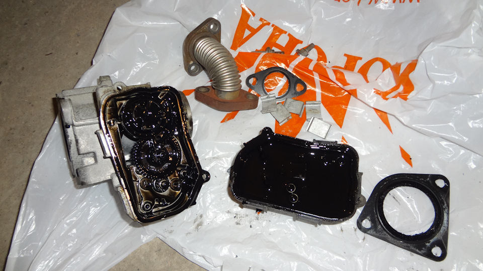 Вот такая вот была картина, плату даже не видно за слоем масла. — Opel Vectra C