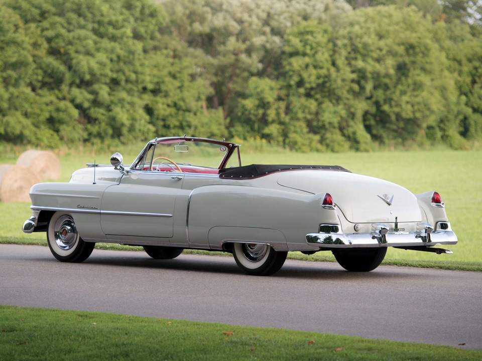 Автомобиль cadillac 1962 года