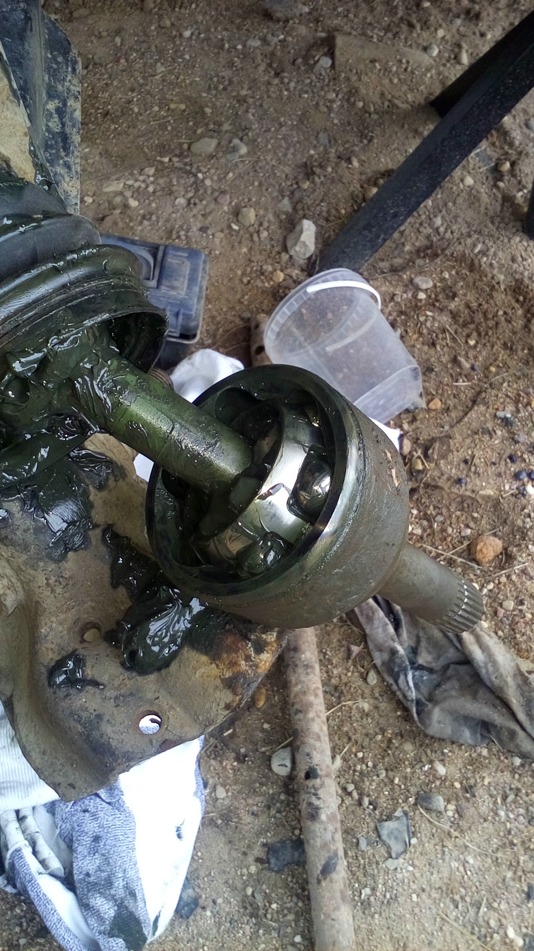 Prado 120 замена пыльника шрус внутреннего. Как смазать шрус не снимая. Сепаратор внутреннего шрус нива. Сепаратор внутреннего шруса нива. Трипоид ауди а4 б6.