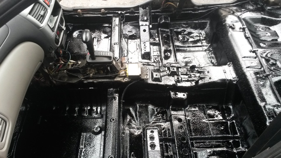 Обработка днища мастикой и покупка ковролина пола — Nissan Bluebird ...