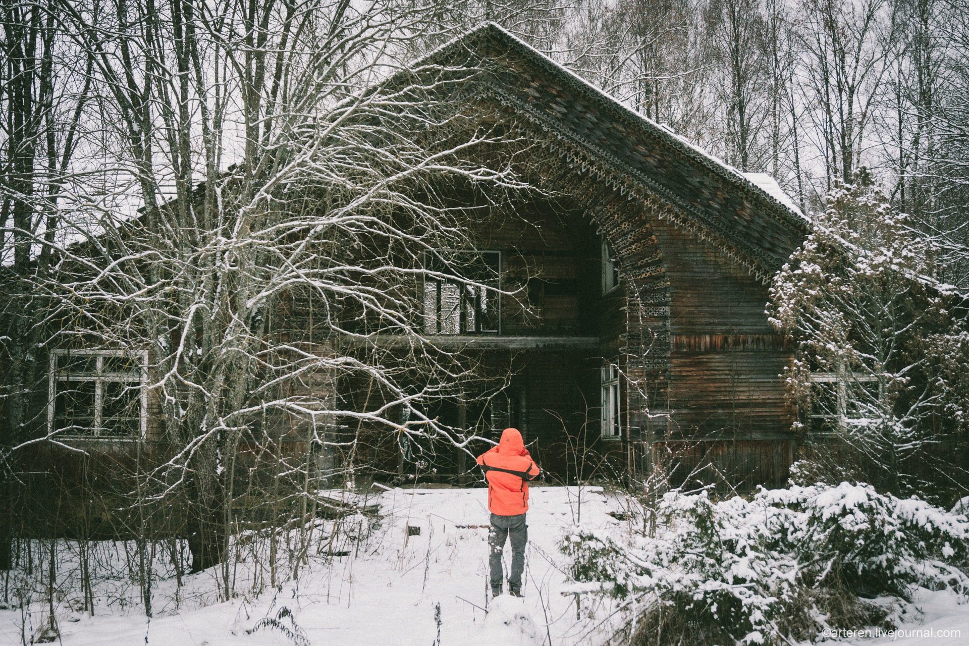 Где живет деревня. Верея дом Мамонова. Дом Мамонова в Верее фото. Верея достопримечательности пётр Мамонов. Верея дом Петра Мамонова и его Церковь Рождества.