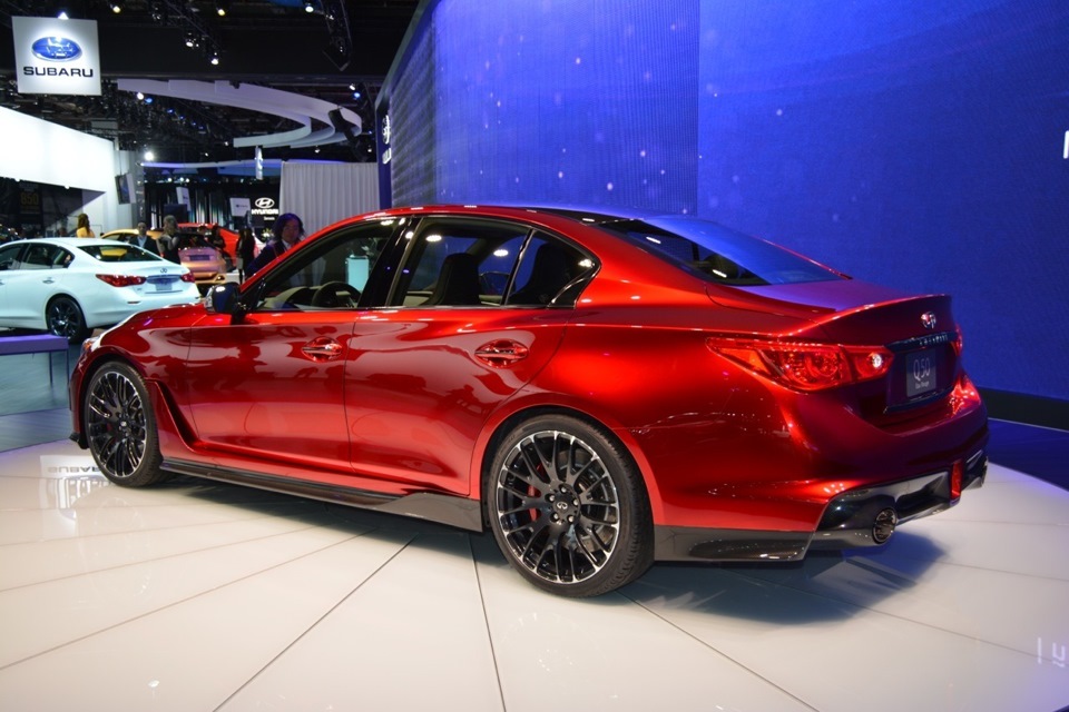 Infiniti q50 rouge