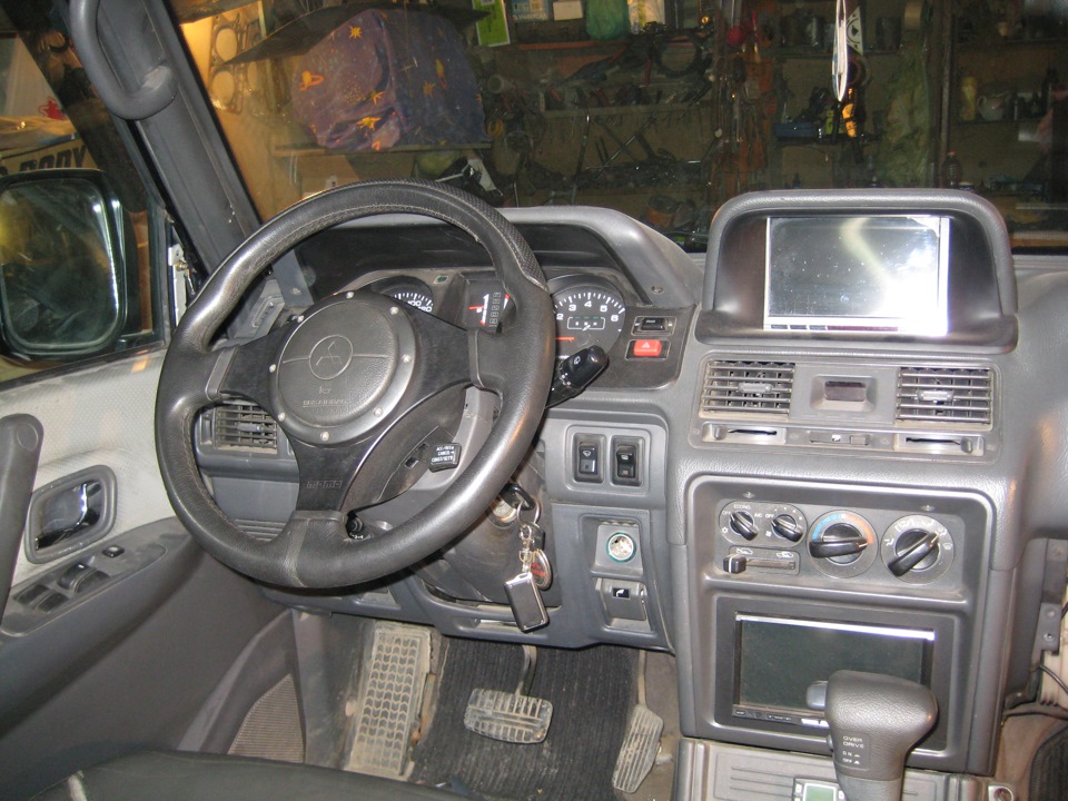 mitsubishi pajero 1992 салон