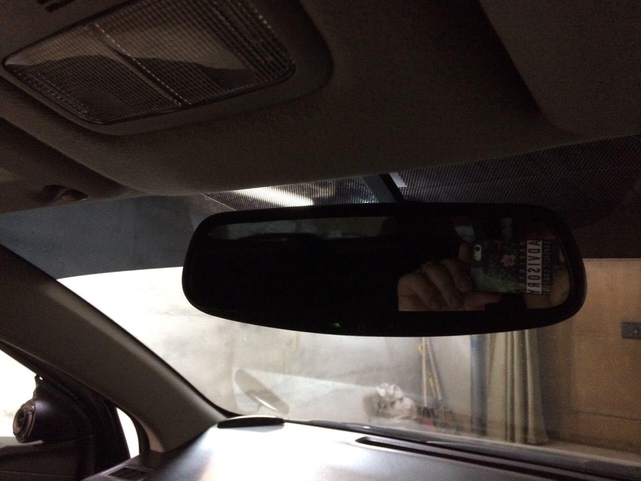 Автозатемнение зеркала заднего. Зеркало с автозатемнением Ситроен с4 l. Салонное зеркало с автозатемнением Тойота.