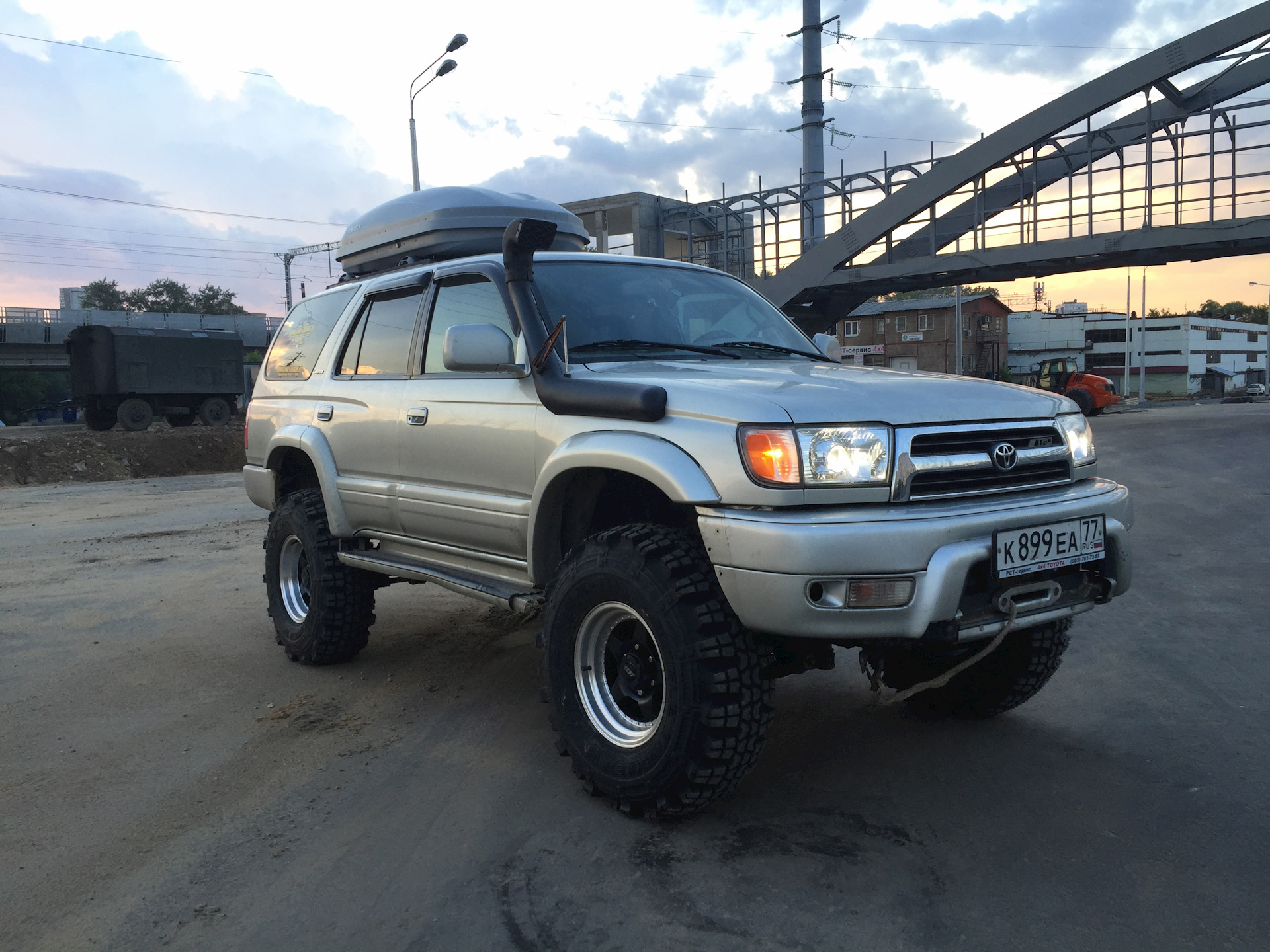 Toyota Hilux Surf 185