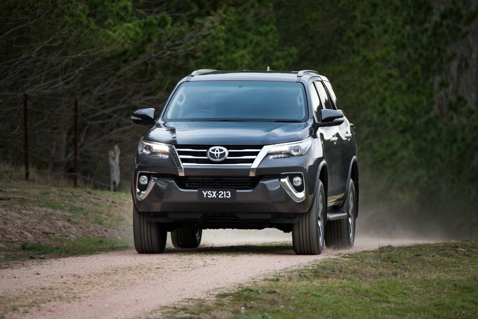 Тойота Fortuner 2018