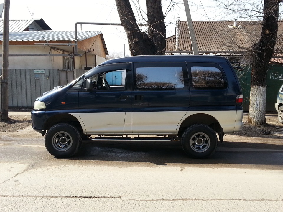 Mitsubishi l400. Митсубиси l 400 1994. Mitsubishi Delica 1995 на BFG. Mitsubishi Delica с проставками. Mitsubishi l400 2.5 1998 Fan.