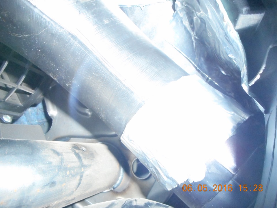 обработал герметиком и вырезал кусок шумки вроле хамута — Lada Granta