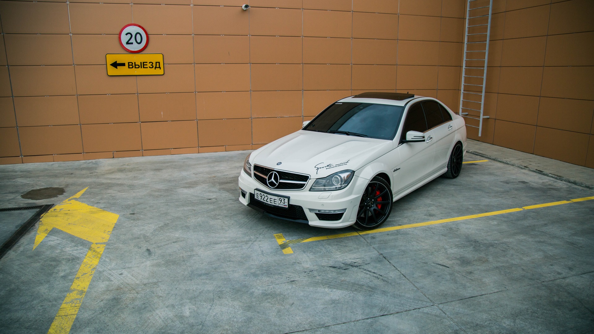 Mercedes-Benz C 63 AMG (W204) 6.2 бензиновый 2012 | Гонка на DRIVE2