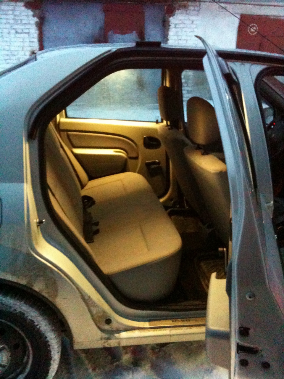 Переделка света задних пассажиров завершена — Renault Logan (1G), 1,4 л ...