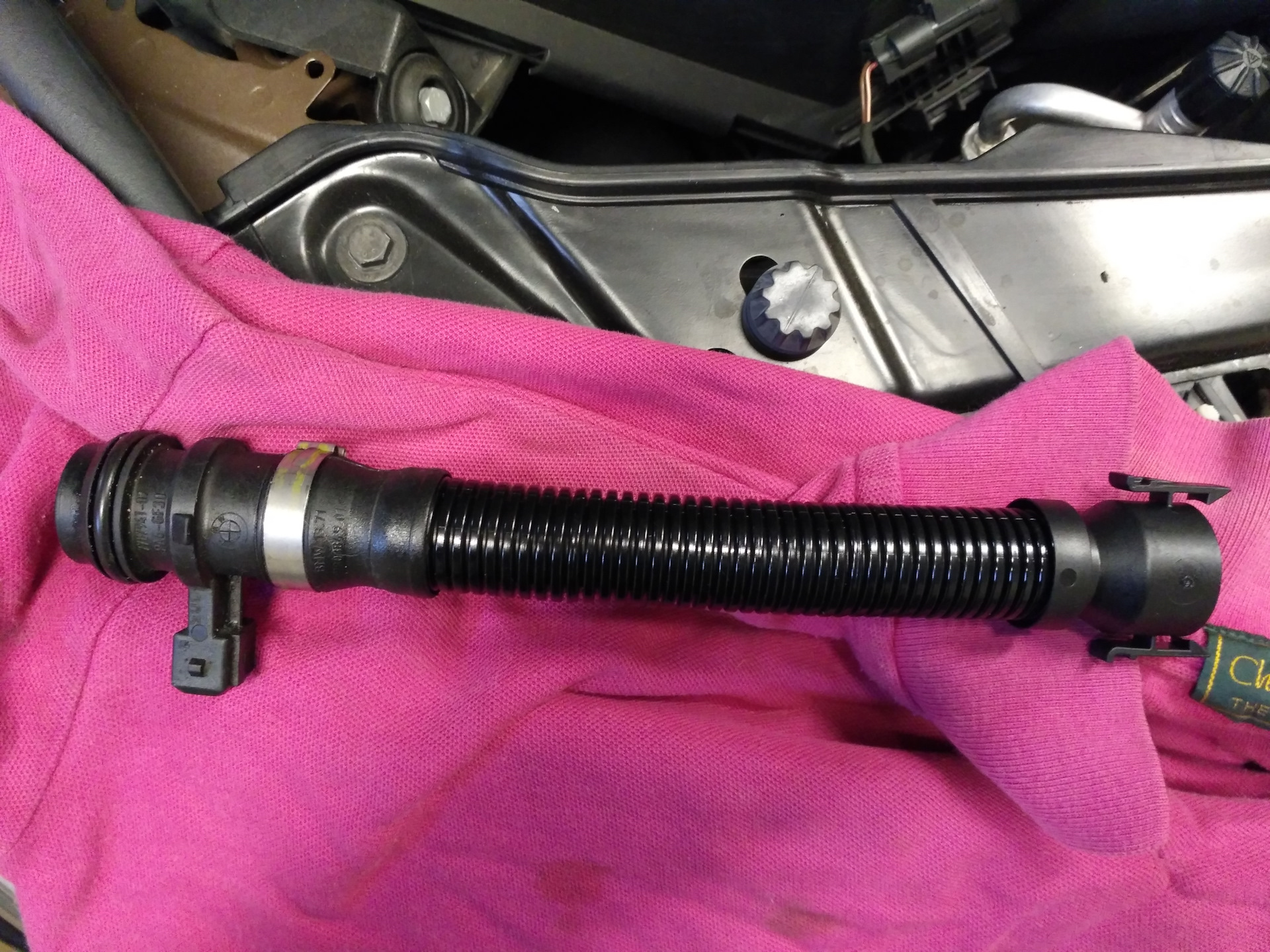 Топливный фильтр и патрубок картерных газов — BMW X1 (E84), 2 л, 2010