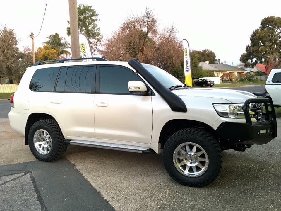 Ленд крузер 4л. Land Cruiser 200 Arctic Trucks at35. Land Cruiser 200 33 колеса. Toyota Land Cruiser 200 2014 обвес. Cruiser 4runner.
