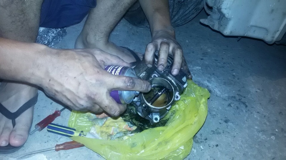 Чистка дроссельной заслонки — Mitsubishi Lancer X, 2 л, 2008 года ...