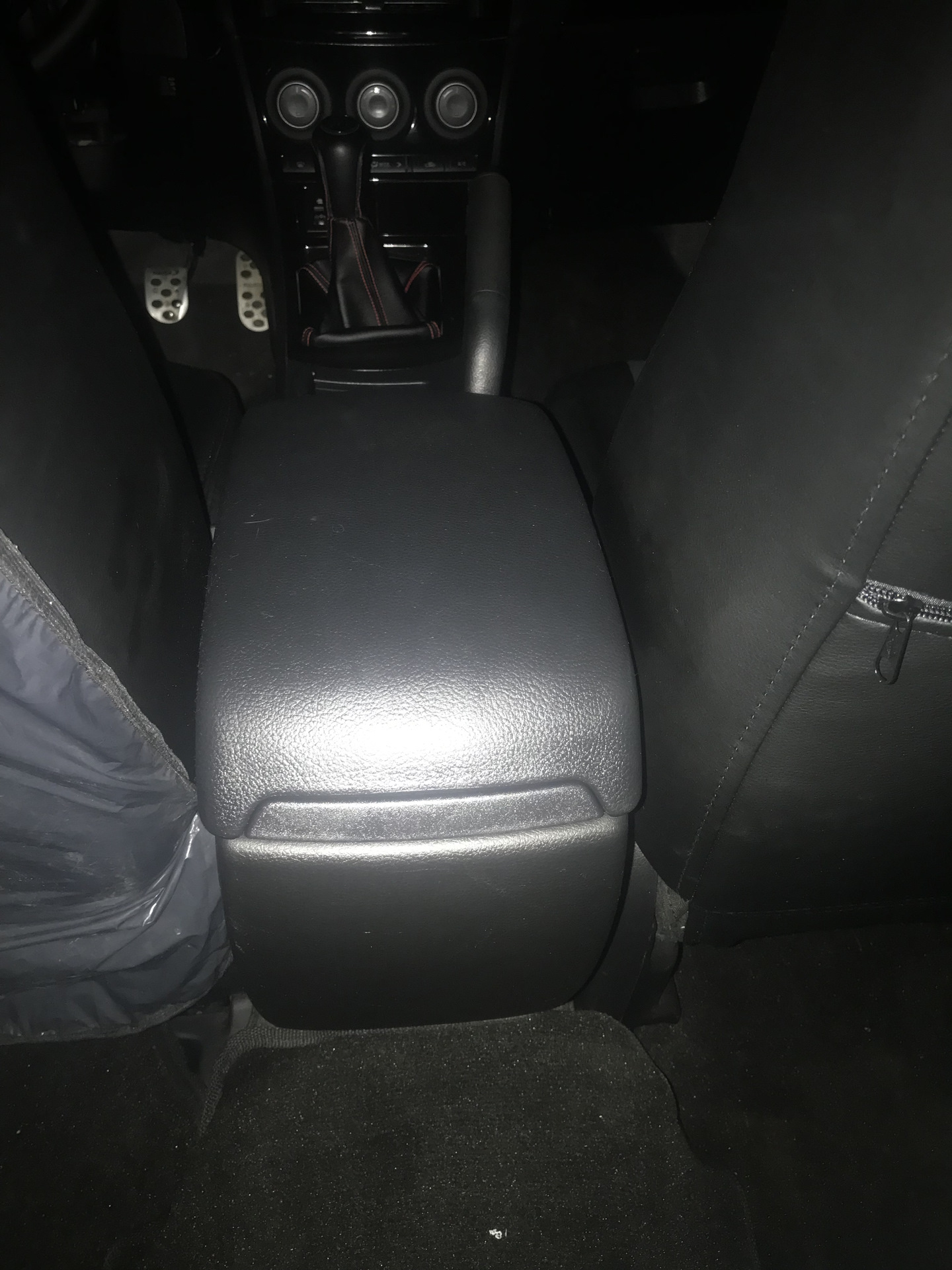 Как снять подлокотник мазда 3 Выдвижной подлокотник - Mazda 3 (2G) BL, 1,6 л, 2010 года тюнинг DRIVE2