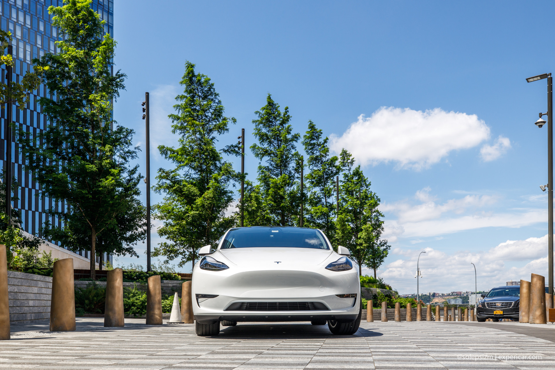 Tesla model y 2020. Тесла модель Дубай. Первая Тесла.