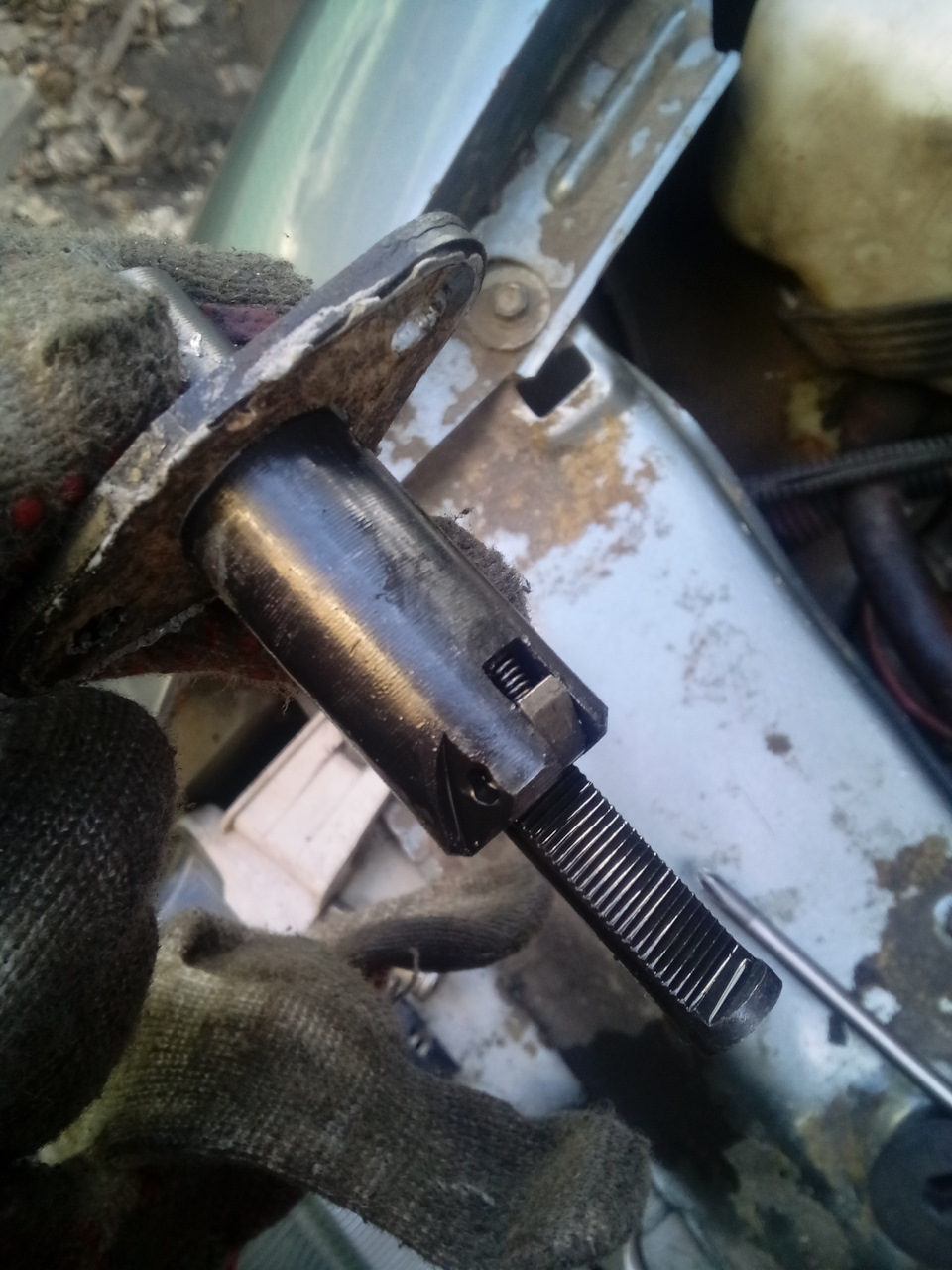 И последняя хорошая находка при разработке это наличие автоматического натяжителя цепи. Кто знает, чей? — Lada 2120 Надежда