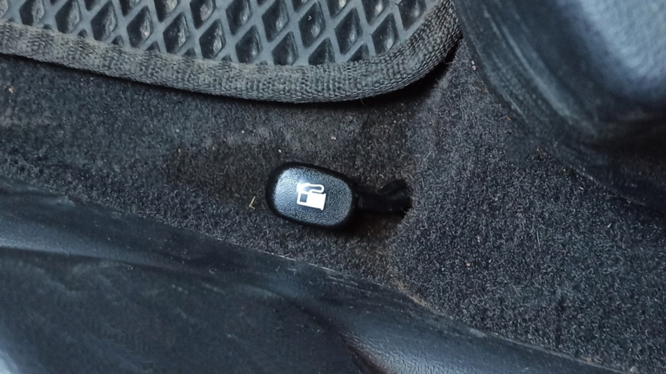 Ручка лючка бензобака — Hyundai Elantra (4G), 1,6 л, 2007 года ...