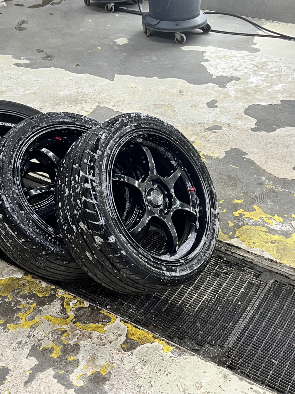 Advan Racing RGD + Advan Fleva V701 + новые вентили — Honda Civic Hatchback (9G). Запчасти на фото: Yokohama Advan Fleva V701