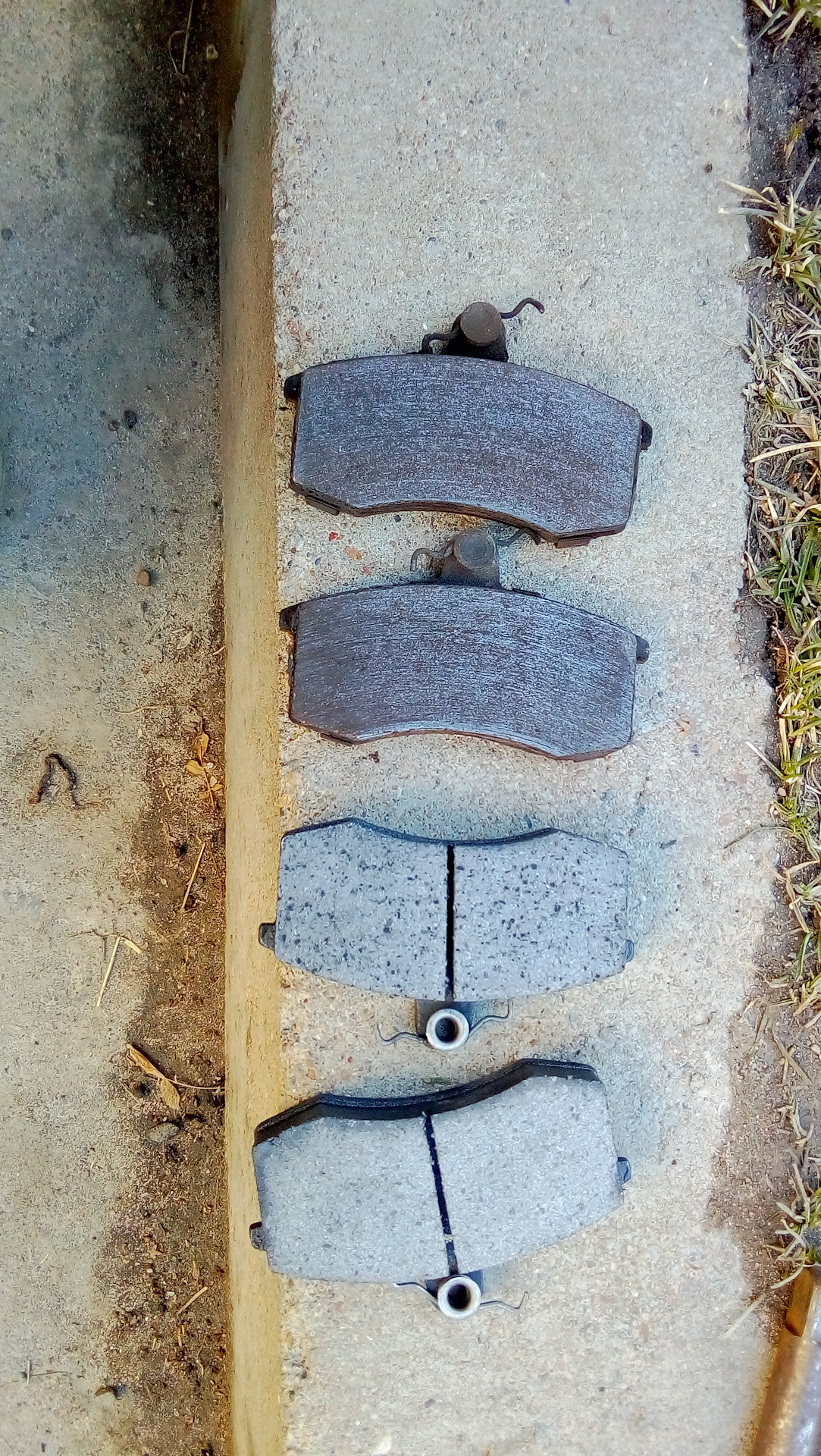 Замена передних тормозных колодок на Калине 2. — DRIVE2