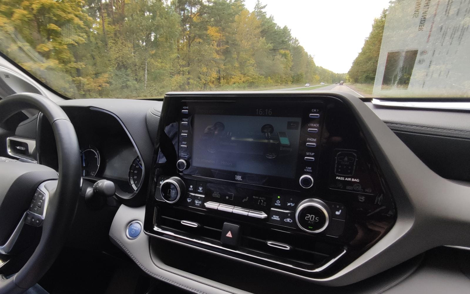 Тестовые поездки на Volkswagen Touareg и Toyota Highlander Hybrid ...