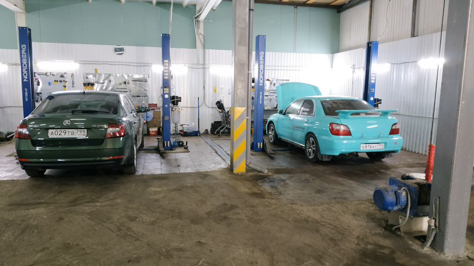 попка к попке — Subaru Impreza WRX STI (GD)