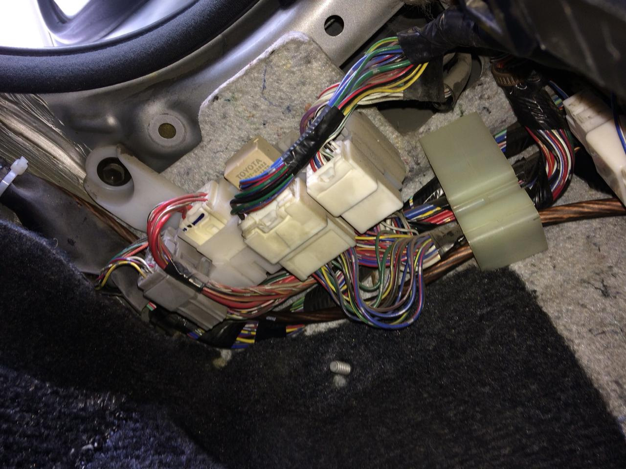 Установка усилителя Alpine V-12 MRV T-500 к штатной магнитоле) — Toyota ...