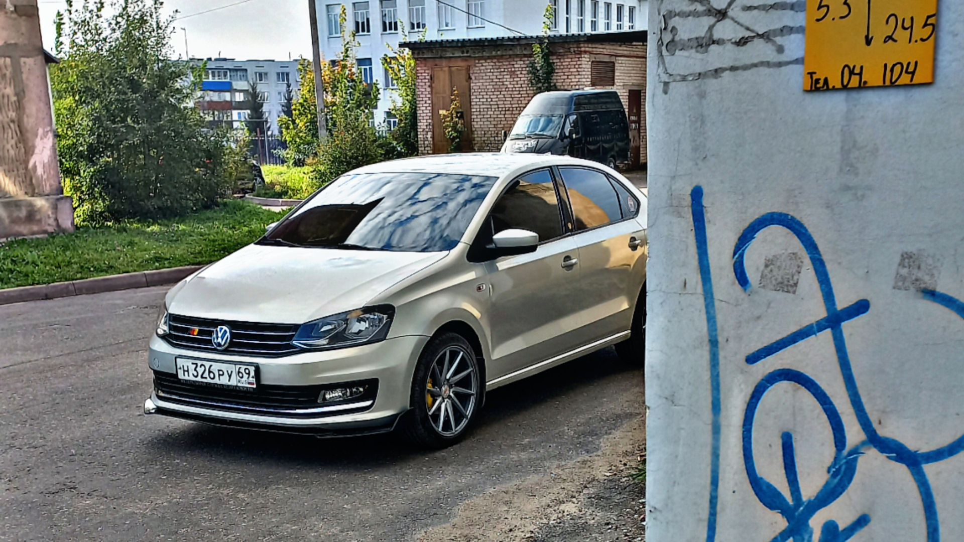 Volkswagen Polo Sedan 1.6 бензиновый 2012 | White Gold🇩🇪DAS AUTO на DRIVE2