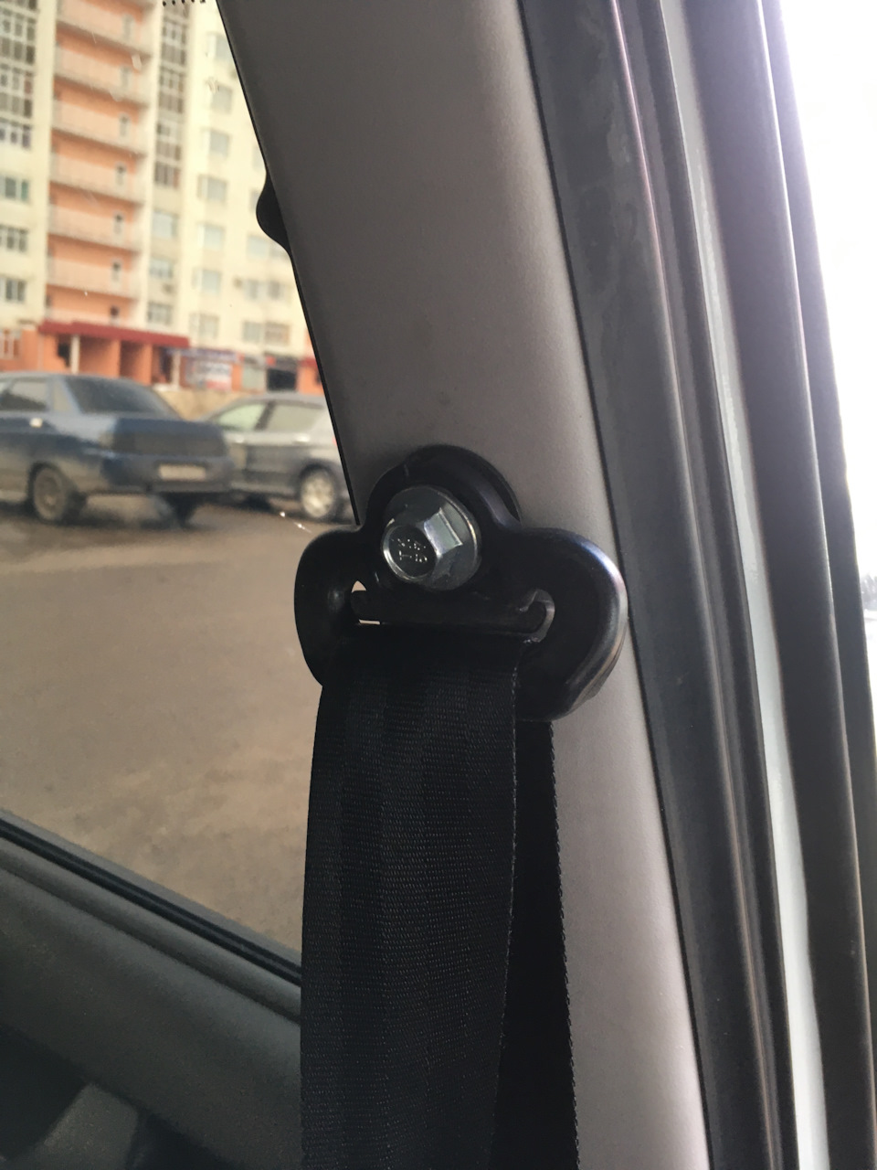 Заглушка болта ремня безопасности — Lada Гранта (1G), 1,6 л, 2012 года ...