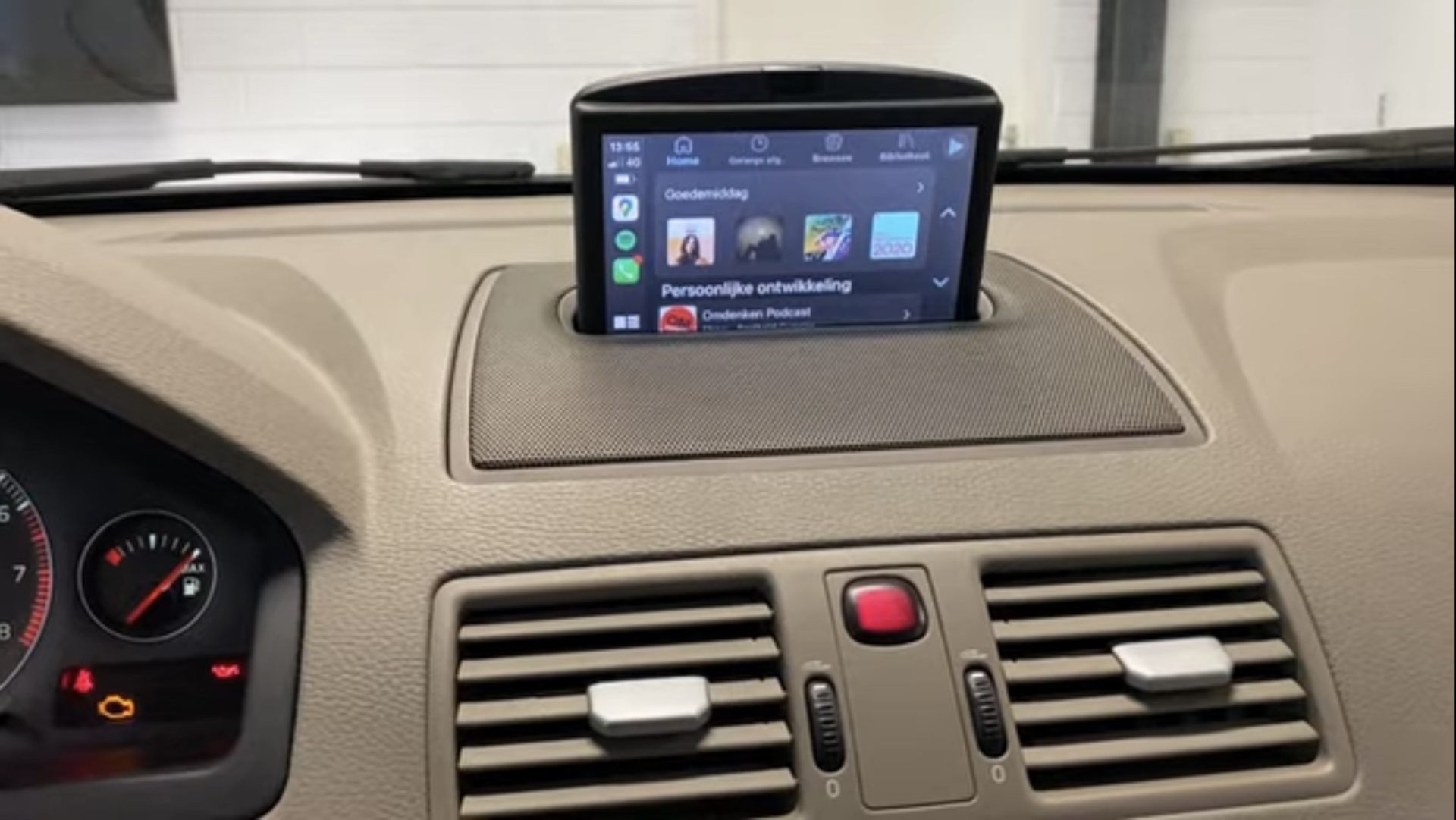 Volvo xc90 монитор в торпедо. Xc90 экран. Volvo xc90 экран мультимедиа. Монитор для вольво хс90 в торпеду. Volvo xc90 монитор.