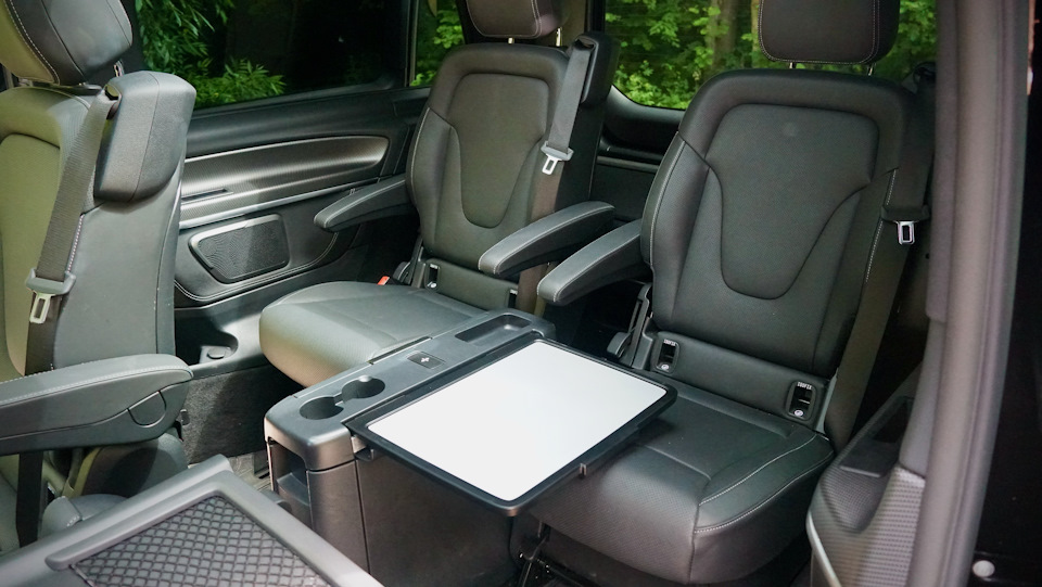 Автомобиль mercedes benz v250d