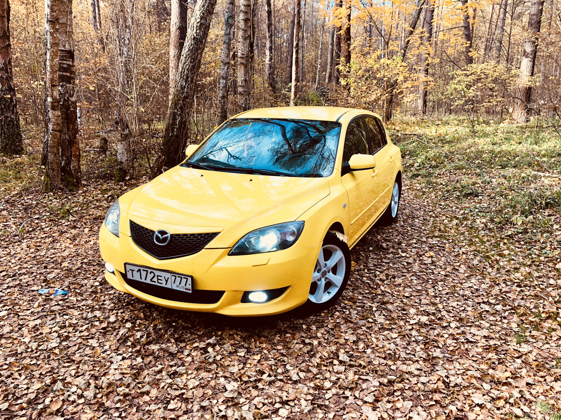 Mazda желтая. Мазда 3 желтая седан. Мазда 3 желтая хэтчбек. Желтая Мазда 3 БК. Mazda 3 777 58.