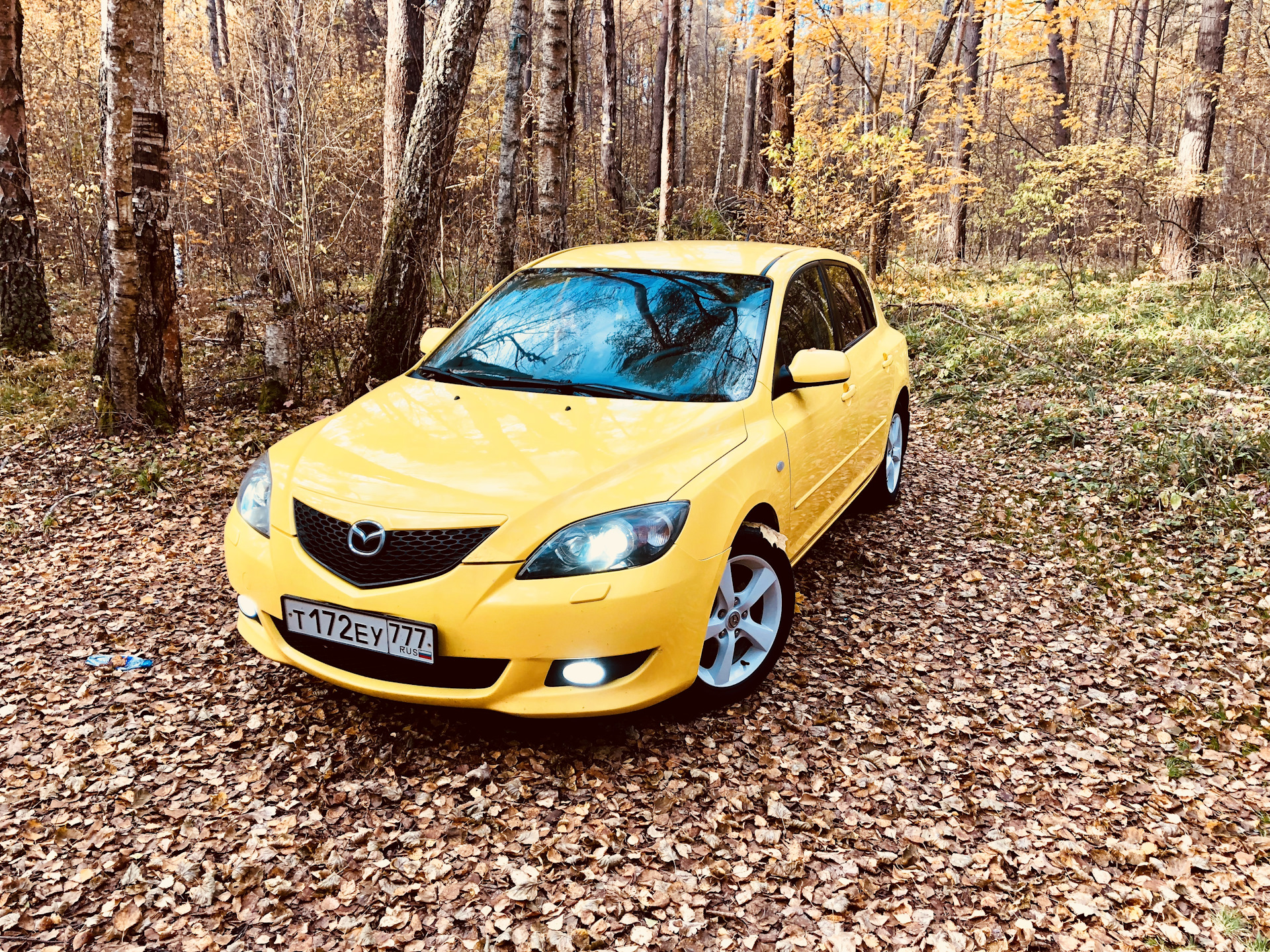 20 машин 3 желтых. Мазда 3 2005 год желтая. Mazda 3 оливковый. Мазда 3 жёлтый с чёрным. Мазда 6 Березовая.