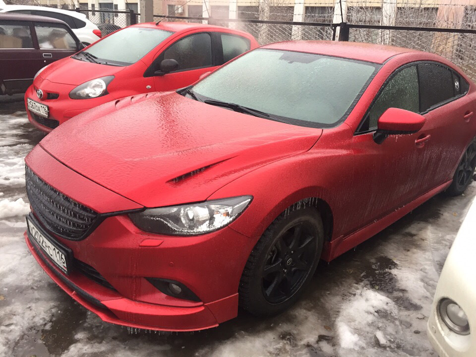 Mazda 6 красная с черным