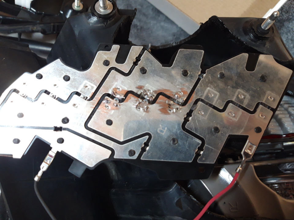 припаяные диоды (три центральных) — Toyota Camry (XV50)