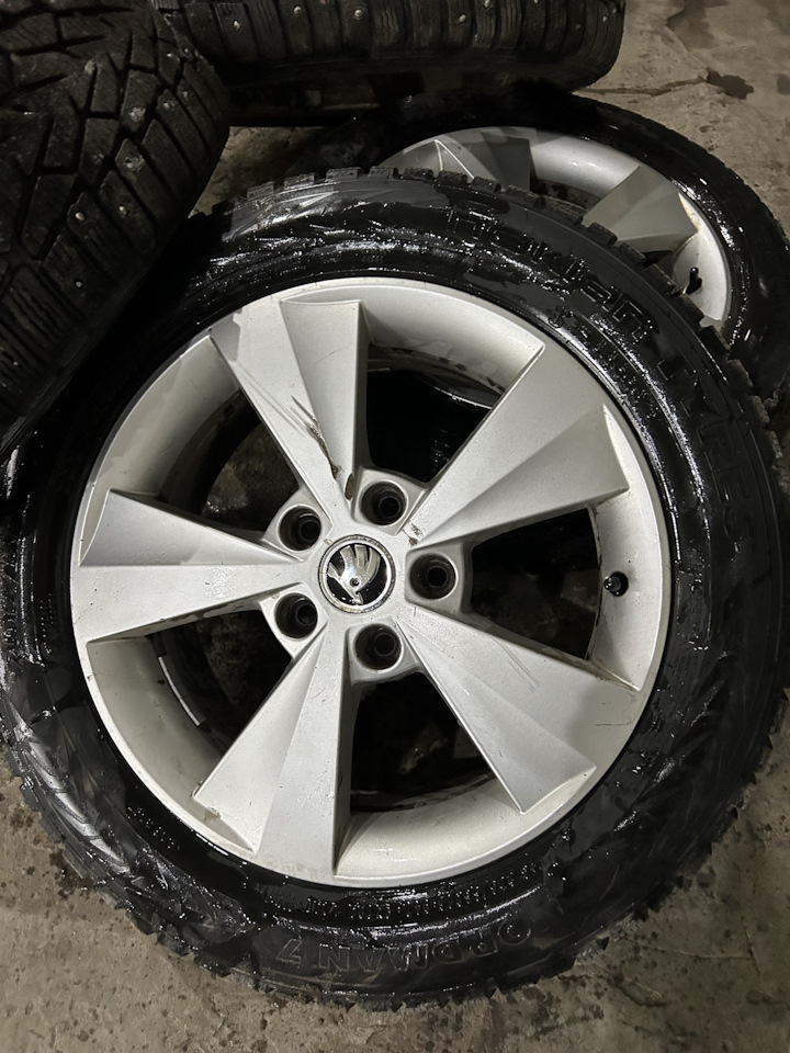 Шины зимние шипованные Nokian 205/55 R16, литые диски 6,5Jx16 ET-44 ...