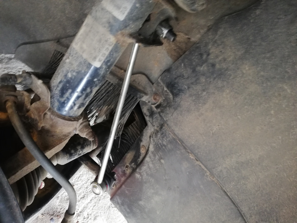 Замена отбойника заднего амортизатора, и тяг стабилизатора — Volkswagen ...