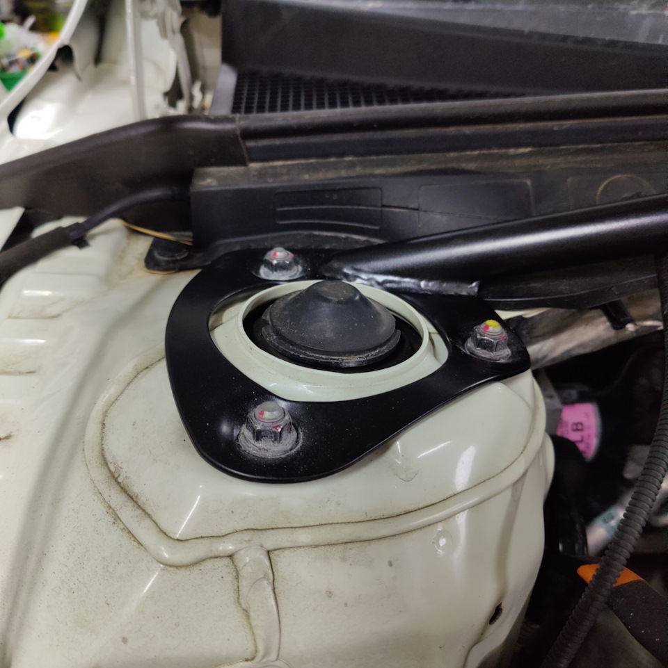 Левый стакан — KIA K5 (3G)