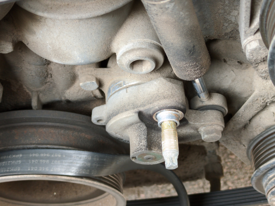 Замена подшипника на ролике натяжителя ремня — Mercedes-Benz C-class ...