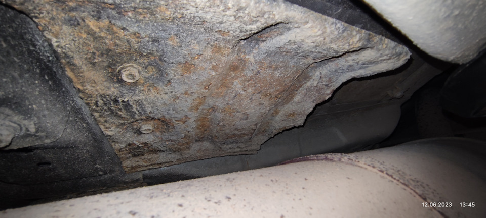 Вопрос знатокам — термозащита над глушителем! — Mitsubishi Pajero (4G ...