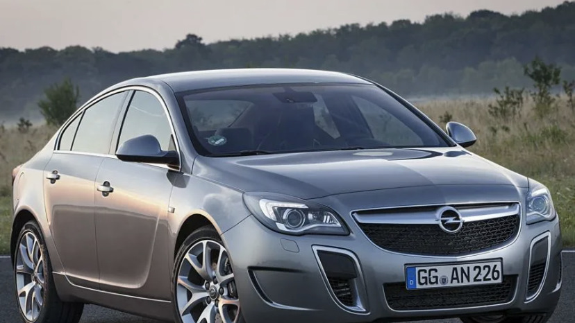 Opel Insignia Мокрый Асфальт.