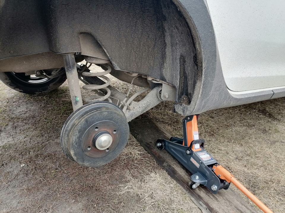 Смена на "лето" и отзыв о "зиме" — Renault Logan Stepway, 1,6 л, 2020 ...