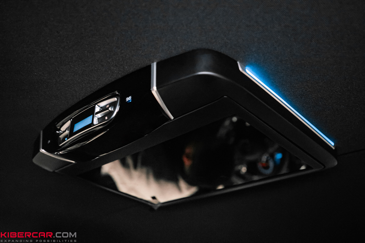 Mercedes-Benz V-Класс: потолочный монитор на базе ОС Андроид с ...