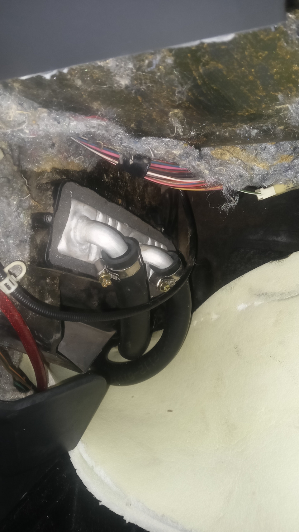 Заменил патрубки радиатора печки Ваз 2109 — Lada 21093, 1,5 л., 2003 ...