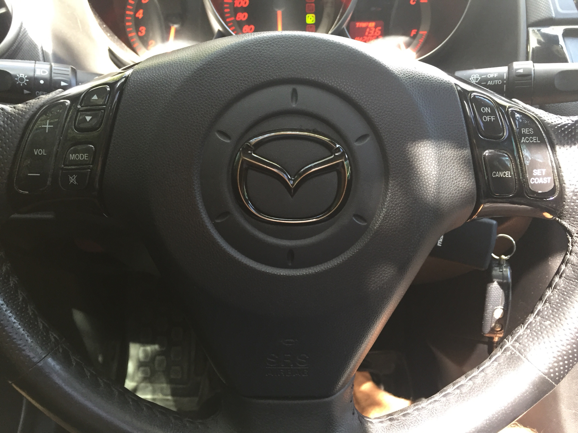 Кнопки Круиза — Mazda 3 (1G) BK, 2 л, 2007 года | аксессуары | DRIVE2