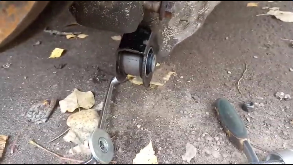 Замена сайлентблоков задней подвески без пресса и кувалды своими руками ...