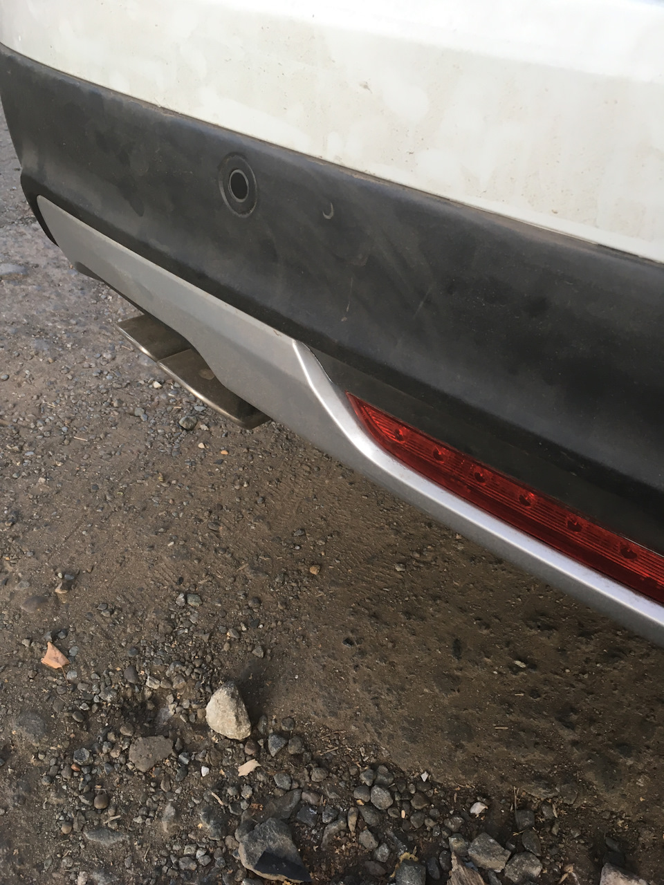 След от номера — Lada Vesta SW Cross (1G)