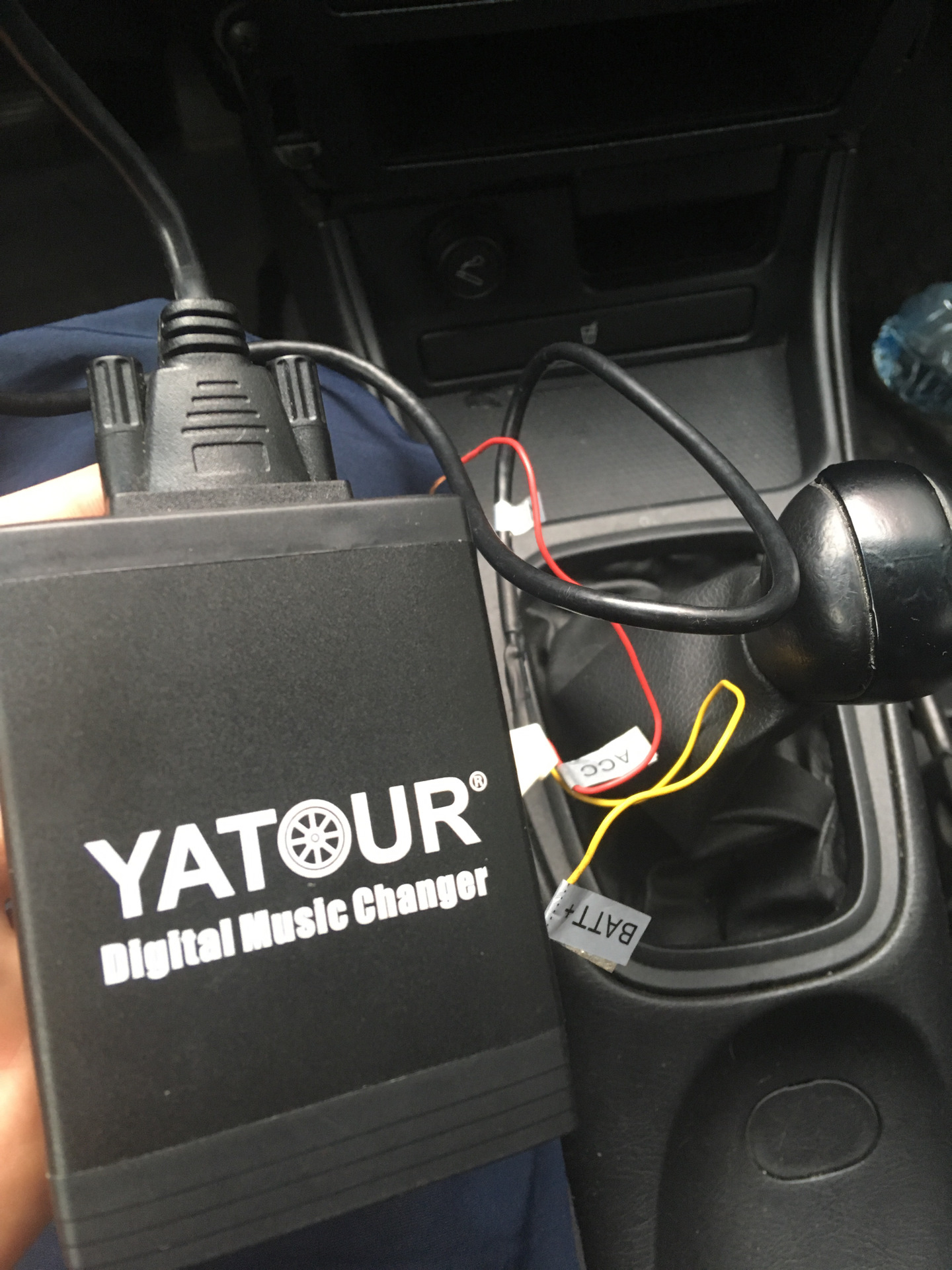 Ятур адаптер хонда аккорд блютуз. Yatour bluetooth для опель зафира б. Ятоур в приус 20. Yatour peugeot 607. Ятор в машину.
