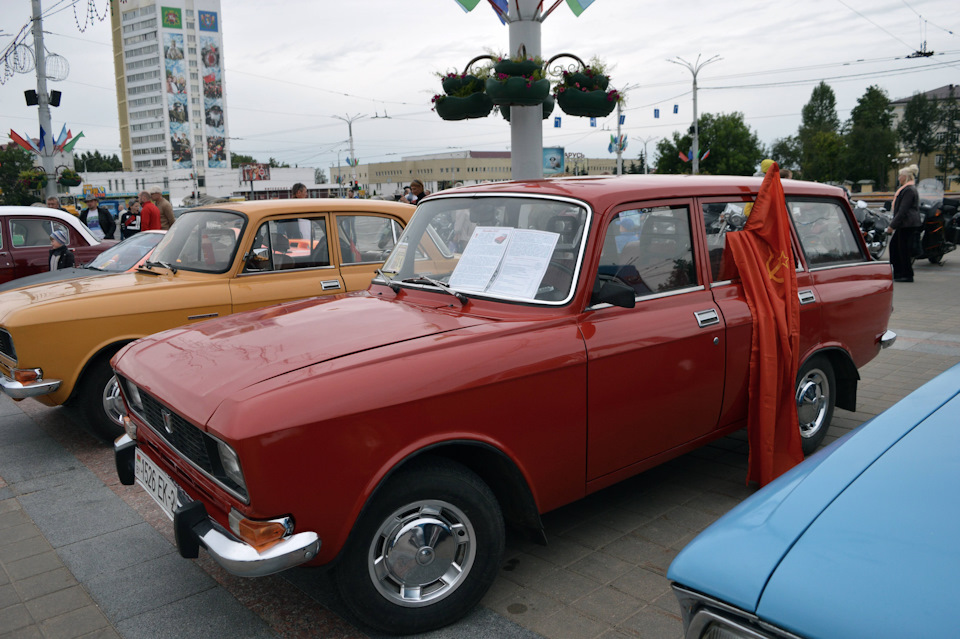 Фото 1 москвичей