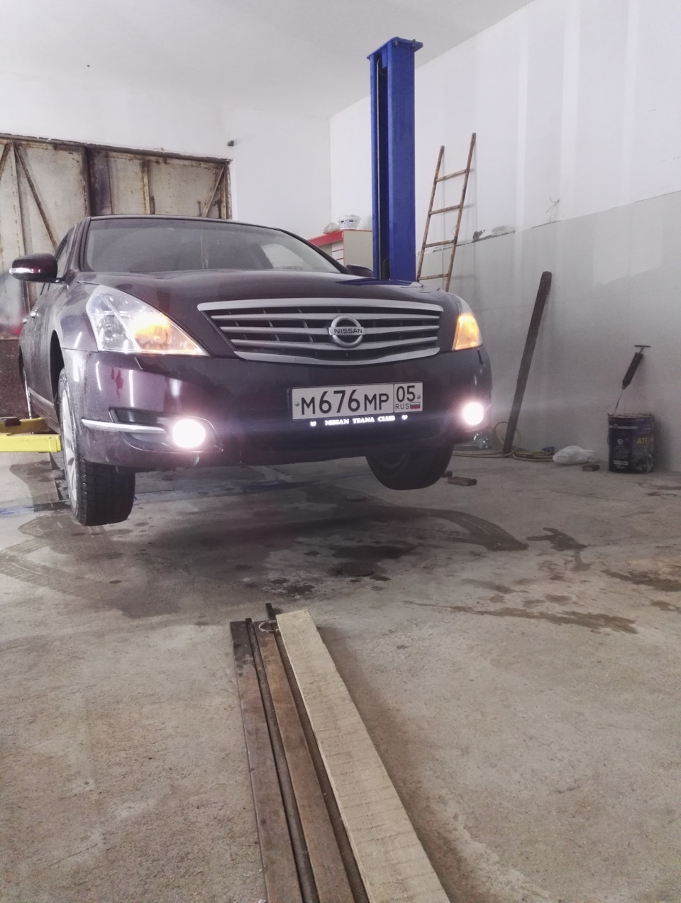 Замена ламп в ПТФ — Nissan Teana (J32), 3,5 л, 2008 года | своими ...